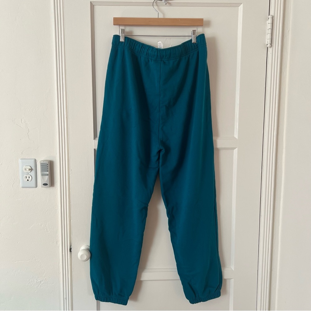 ALO Accolade Sweatpant - Picture 5 of 5